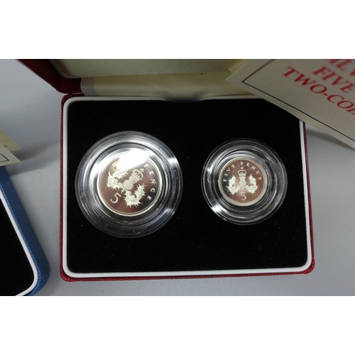 870 - A 1990 silver proof old and new size 5p coins and a 1995 silver proof £1 coin, Royal Mint