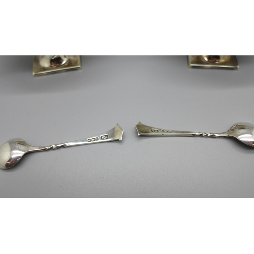 878 - A pair of silver salts with matching spoons, Sheffield 1900, 75g