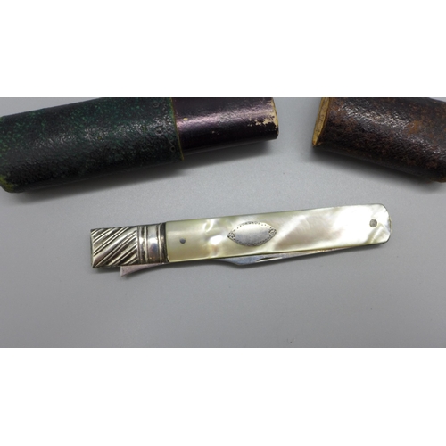 879 - A Georgian silver and mother of pearl olive fork