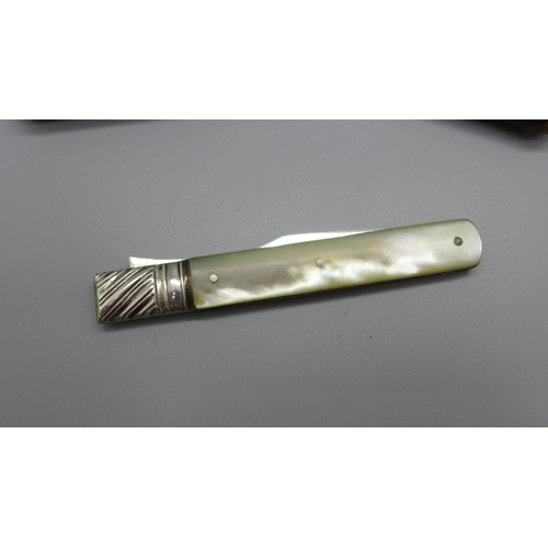 879 - A Georgian silver and mother of pearl olive fork