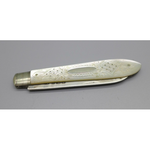 880 - A 19th Century silver and mother of pearl fruit knife, Sheffield 1897