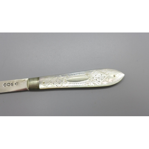 880 - A 19th Century silver and mother of pearl fruit knife, Sheffield 1897