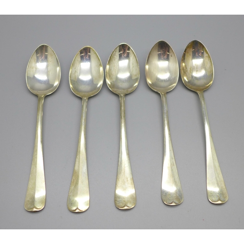 884 - A set of five silver spoons, 55g