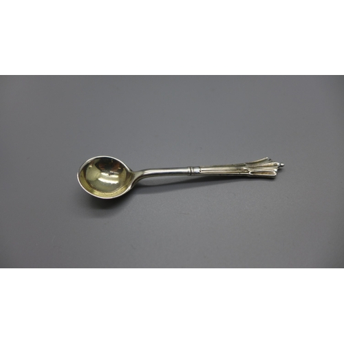 895 - A pair of silver salts with a pair of Victorian silver salt spoons, cased, 54g