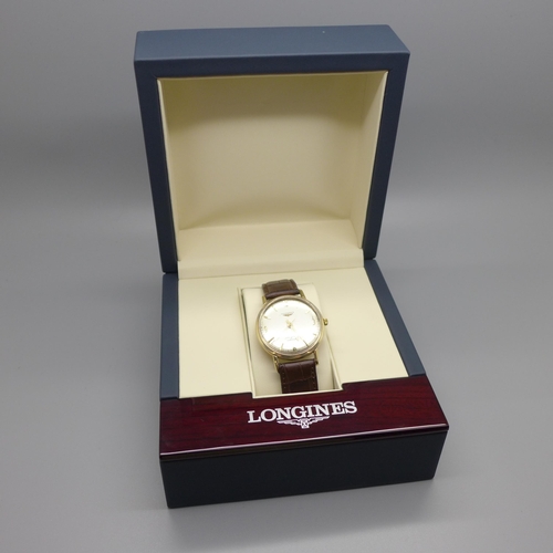 899 - A 9ct gold cased Longines Flaship automatic wristwatch, with later Longines box, 34mm case