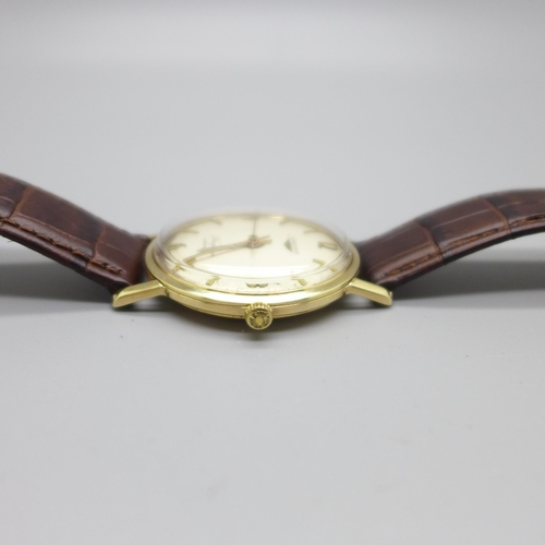 899 - A 9ct gold cased Longines Flaship automatic wristwatch, with later Longines box, 34mm case