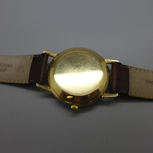 899 - A 9ct gold cased Longines Flaship automatic wristwatch, with later Longines box, 34mm case