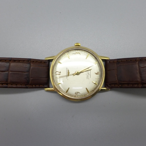 899 - A 9ct gold cased Longines Flaship automatic wristwatch, with later Longines box, 34mm case