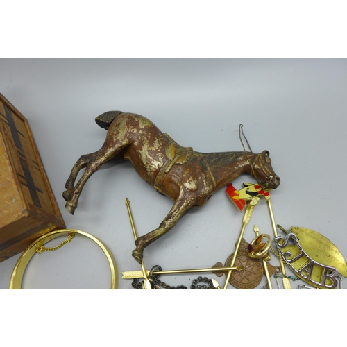 900 - A puzzle box, a cold painted model of a horse, a silver napkin ring, 32g, an Albertina chain with fa... 