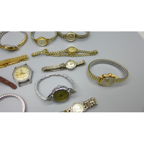 913 - Lady's wristwatches