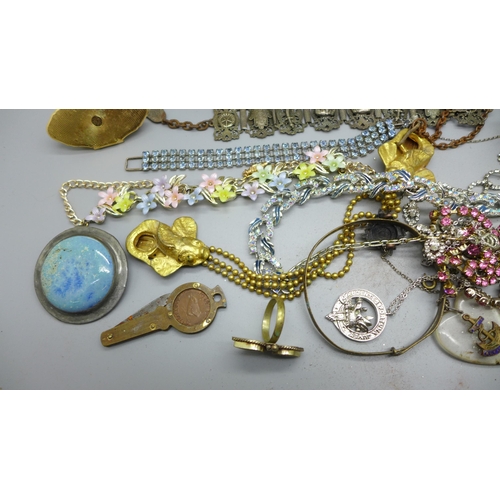 922 - Vintage jewellery