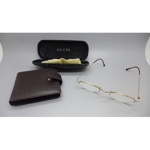 928 - A pair of Gucci spectacle frames and a leather wallet