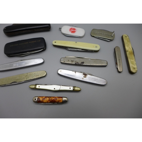 949 - Thirteen penknives