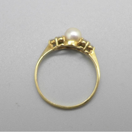 957 - A 9ct gold, cultured pearl and white stone ring, 1.7g, P