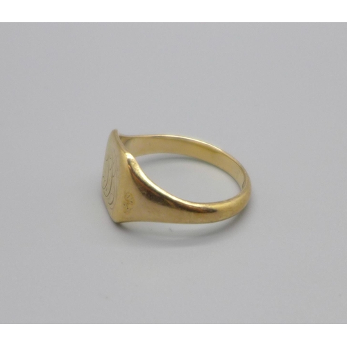 958 - A 9ct gold signet ring, engraved with initials, 4.6g, S