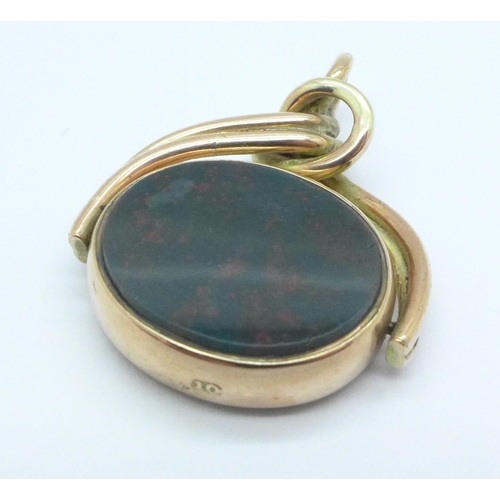 970 - A yellow metal carnelian and bloodstone seal fob, 7.4g