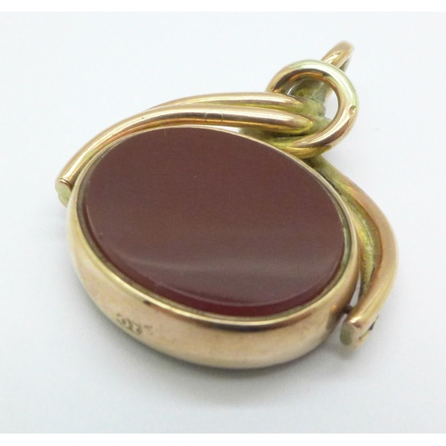 970 - A yellow metal carnelian and bloodstone seal fob, 7.4g