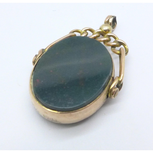 972 - A  9ct yellow gold carnelian and bloodstone fob, 8.1g