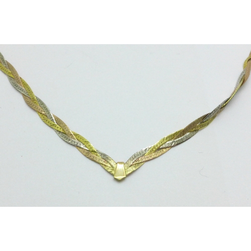 978 - A 9ct three colour gold necklace, 3.0g