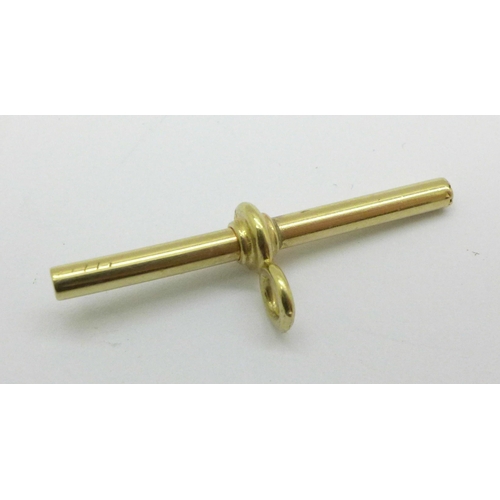 980 - A yellow metal T bar, tested for 9ct gold, 2.2g