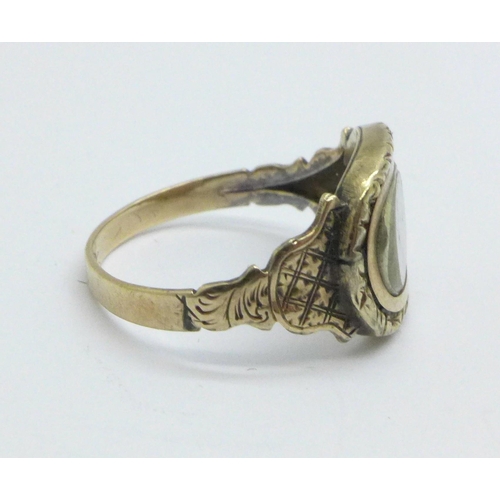 983 - An early Victorian yellow metal mourning ring 2.1g, K