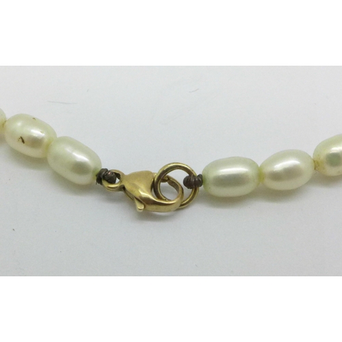 990 - A cultured seed pearl necklace on 9ct gold clasp, 42cm length