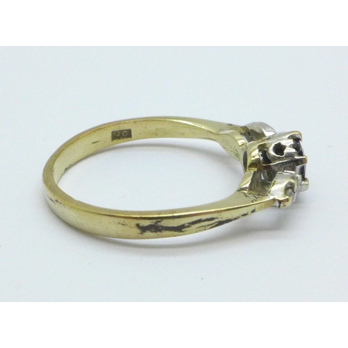 994 - A 9ct gold, sapphire and diamond ring, 2.3g, N