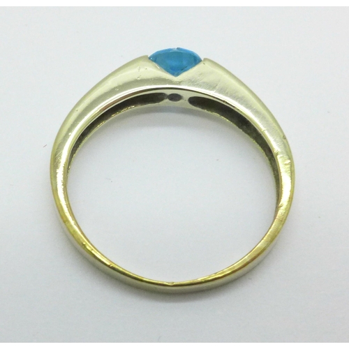 995 - A 9ct yellow gold and topaz solitaire ring 2.2g, M