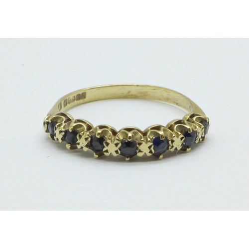 996 - A 9ct gold, seven stone sapphire ring, 1.8g, O