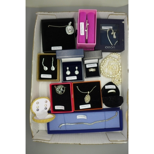 948 - A collection of sterling silver set jewellery