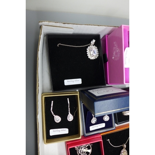 948 - A collection of sterling silver set jewellery