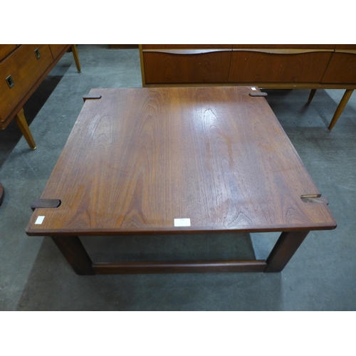 116 - A Danish teak coffee table