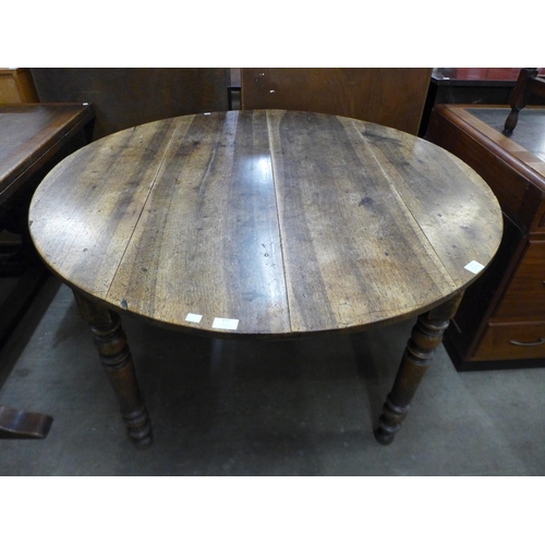 173 - A Victorian mahogany circular farmhouse kitchen table