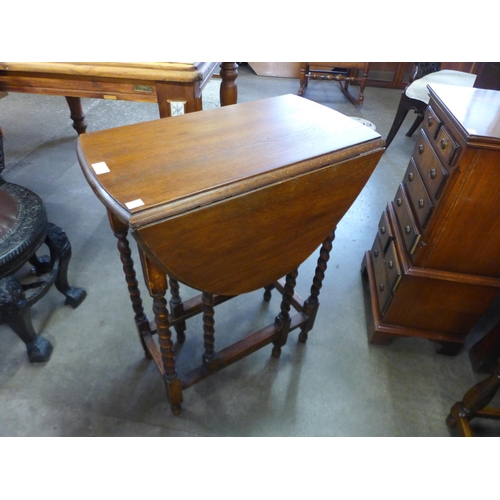 193 - An oak barleytwist gateleg table