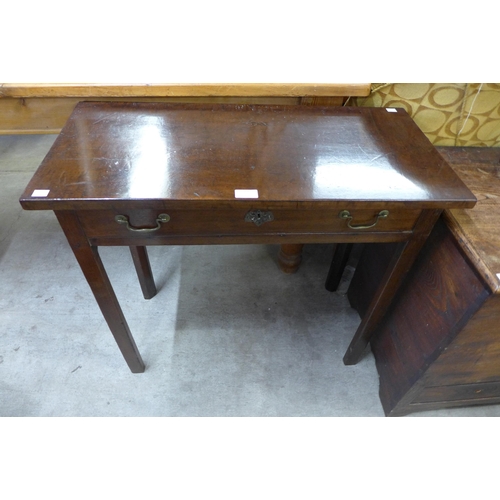 206 - A George III mahogany single drawer side table