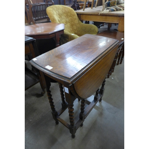 240 - A small oak barleytwist gateleg table