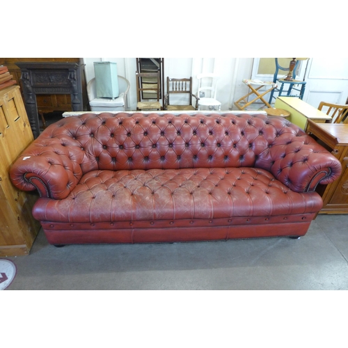 252 - A red leather Chesterfield settee