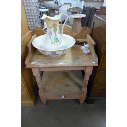 259 - A small Victorian pine washstand