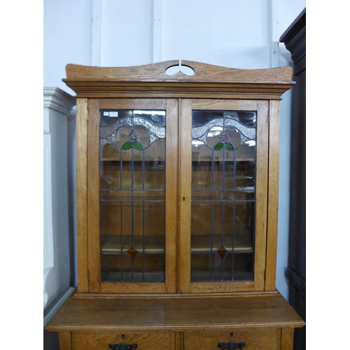 48 - An Arts and Crafts oak bookcase