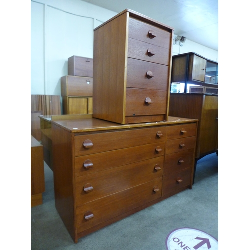 78 - A Stag Catanta teak chest of drawers and bedside chest