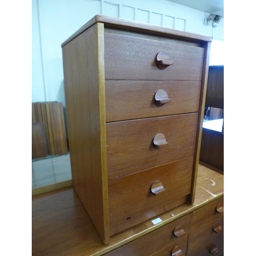 78 - A Stag Catanta teak chest of drawers and bedside chest