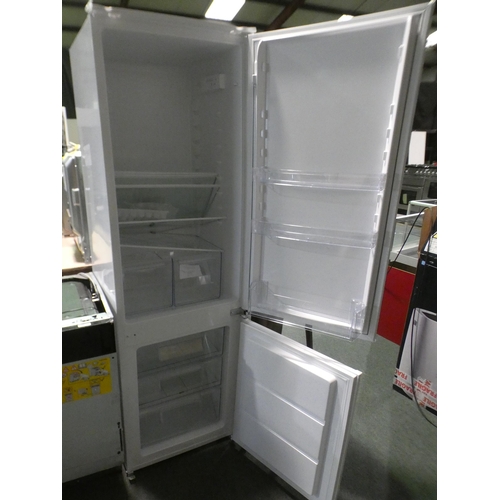 3030 - Zanussi 70/30 Fridge Freezer - Low Frost (H1772xW548xD549) (model:- ZNLN18FS1), RRP £440.83 inc. VAT... 