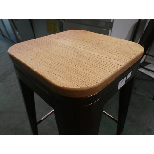 3068 - Tolix Natural Kitchen Barstool, RRP £49.17 inc. VAT  *This lot is subject to vat