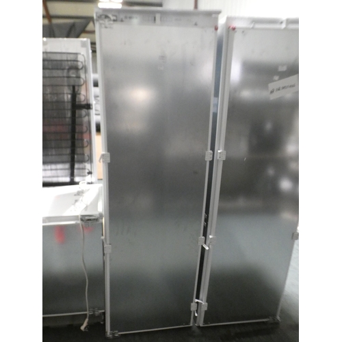 3121 - Bosch Tall Freezer (H1772xW558xD545) (model:- GIN81AE30G), RRP £882.50 inc. VAT *This lot is subject... 