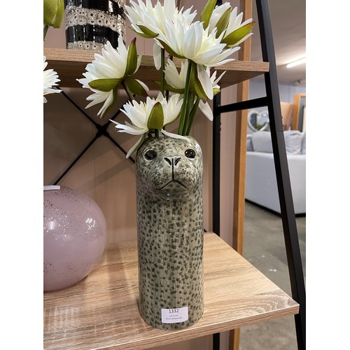 1334 - A seal flower vase with white floral arrangement  (16L25)   #