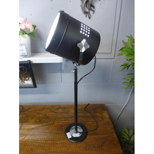 1342 - A black metal spotlight table lamp, H 60cms (2611422)   #