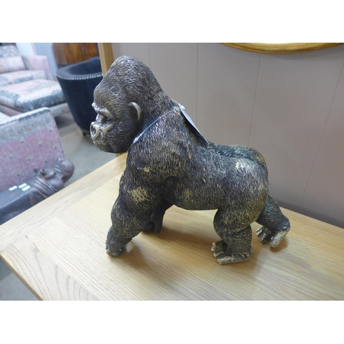 1366 - A decorative gorilla, H 32cms (2918718)   #