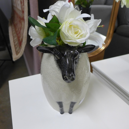 1416 - A black faced Suffolk sheep flower vase (19727)   #