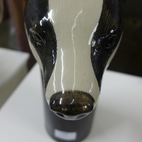 1417 - A badger flower vase with white floral arrangement  (1896L25)   #