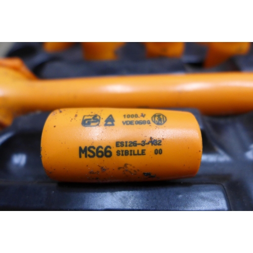 2015 - RS Electricians rubber insulated socket set in case